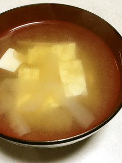 薄味に仕上げた大根の皮と豆腐の味噌汁-レシピのメイン写真
