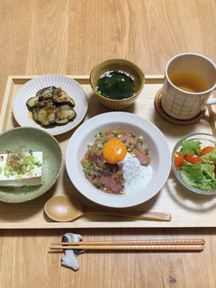 ヨーグルトソースのローストビーフ丼-レシピのメイン写真