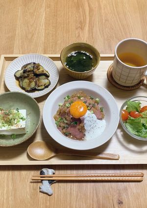 ヨーグルトソースのローストビーフ丼-レシピのメイン写真