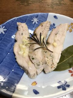鶏ハム ハーブとチーズ入り-レシピのメイン写真