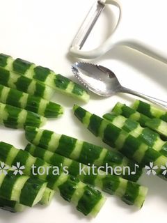 簡単☘️ピーラーできゅうりの飾り切り-レシピのメイン写真