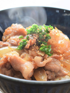 簡単。豚バラ肉のさっぱり生姜焼き丼☆彡-レシピのメイン写真