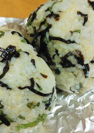 おかずおにぎり！塩昆布とシソの混ぜ込み♪-レシピのメイン写真