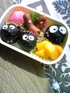 超簡単キャラ弁★まっくろくろすけおにぎり-レシピのメイン写真