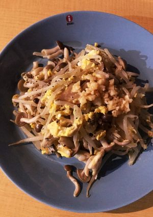 78.5 円しめじともやしと卵の炒め物-レシピのメイン写真