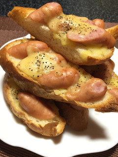 チーズとウィンナーのバケット!(^^)!-レシピのメイン写真