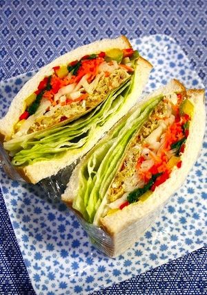 簡単！ぎゅっとサンド☆小松菜ハンバーグ-レシピのメイン写真