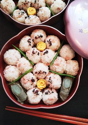 一口おにぎりの簡単お花見弁当♪-レシピのメイン写真