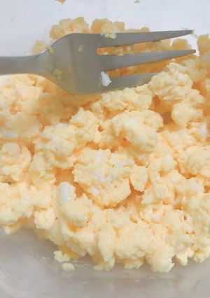 【離乳食 後期】レンジでふわふわ炒り卵-レシピのメイン写真