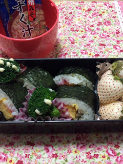 88、太巻き寿司と白いちご弁当♡-レシピのメイン写真