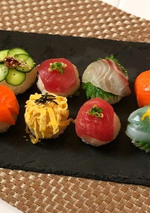 ラップで簡単！ 手まり寿司-レシピのメイン写真