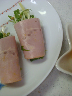 残ったかぼちゃの煮つけで☆水菜とハム巻き-レシピのメイン写真