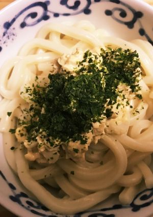 卵サンドの具をうどんにのせる-レシピのメイン写真