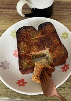 ガーリックバター香るハニーチーズトースト-レシピのメイン写真