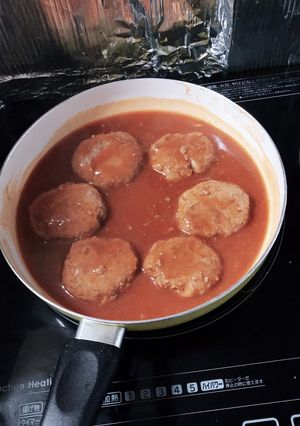 シミ豆腐の煮込みハンバーグ-レシピのメイン写真