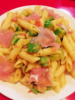 生ハムとアボカドとトマトの簡単ペンネ-レシピのメイン写真