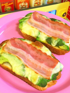 アボカドチーズベーコントースト-レシピのメイン写真