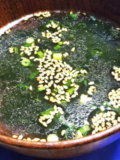 鍋いらずで簡単すぎるわかめスープ-レシピのメイン写真