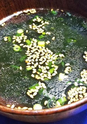 鍋いらずで簡単すぎるわかめスープ-レシピのメイン写真