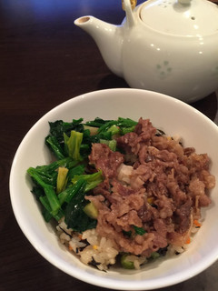 給食メニュー!炊き込みご飯の牛肉のせ-レシピのメイン写真