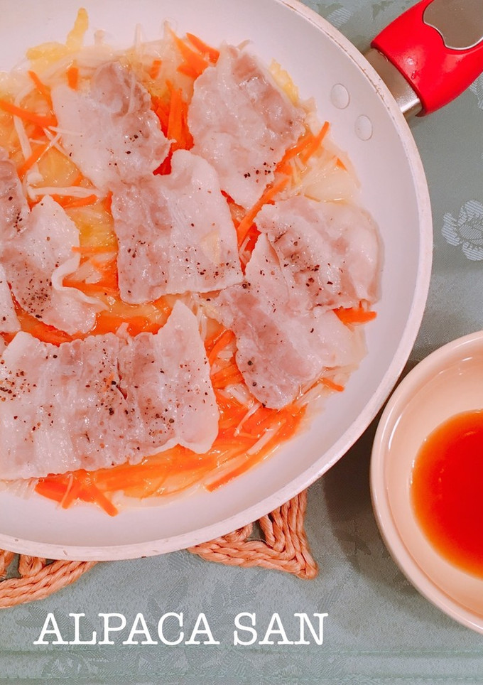 簡単一人鍋＊豚バラ肉と白菜のおだし蒸し♡-レシピのメイン写真