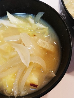さつまいもと玉ねぎ、キャベツの味噌汁-レシピのメイン写真