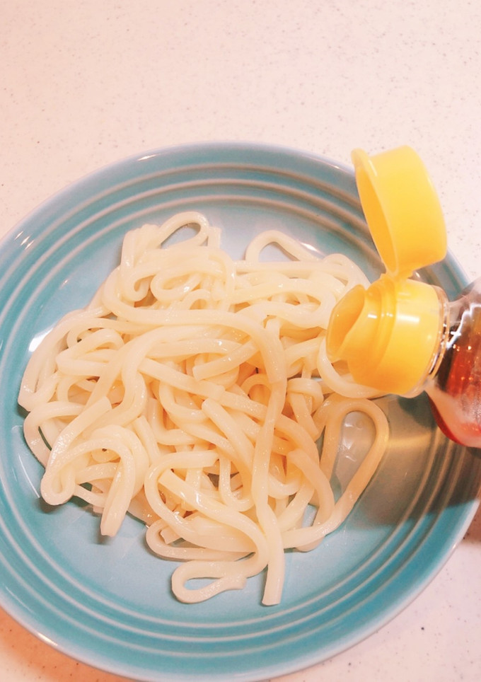 簡単レンジでごま油が激ウマ♡冷凍うどん-レシピのメイン写真