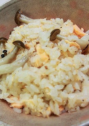 だしパックで作る鮭としめじの炊き込みご飯-レシピのメイン写真