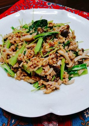 生だしで豆苗と豚ひき肉のナッツ炒め-レシピのメイン写真