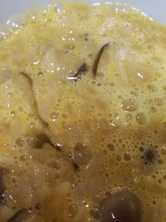 簡単美味・キノコとニンニクの卵かけご飯-レシピのメイン写真