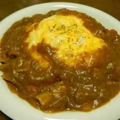 รูปของ 昨日のカレーリメイクで♪お手軽オムカレー