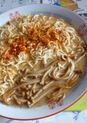市販の袋麺で酒粕ラーメン+茶えのき-レシピのメイン写真