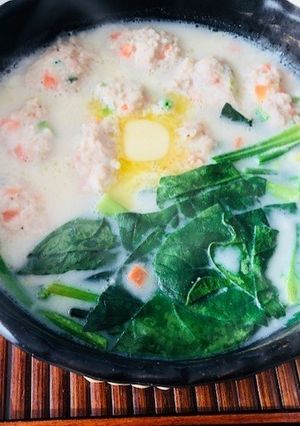 里芋の鳥団子とほうれん草の豆乳鍋-レシピのメイン写真