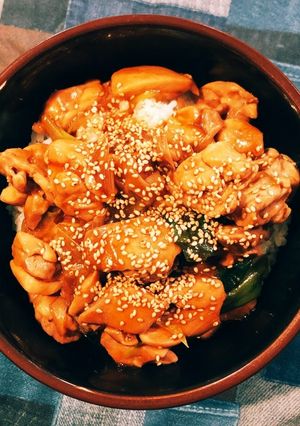 めんつゆがポイント！鶏もも肉の焼鳥丼-レシピのメイン写真