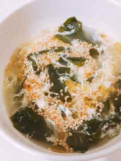【家事ヤロウ】餅入りワカメたまごスープ-レシピのメイン写真