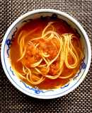 鰹出汁ベースのトマトカレーそば