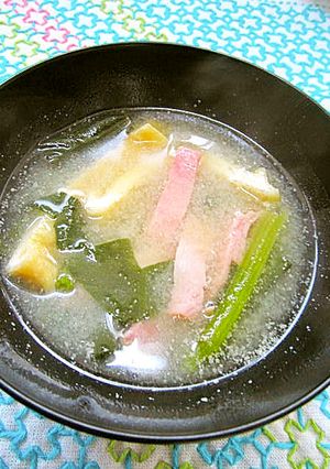 ■ベーコン・薄揚げ・ほうれん草の味噌汁■-レシピのメイン写真