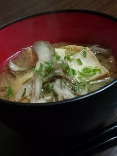 コク旨☆厚揚げと舞茸のおみそ汁-レシピのメイン写真