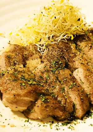 豚肩ロース肉ステーキ●にんにく生姜ソース-レシピのメイン写真
