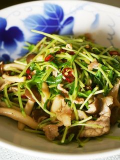 豆苗としめじと豚肉炒め-レシピのメイン写真