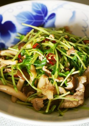 豆苗としめじと豚肉炒め-レシピのメイン写真