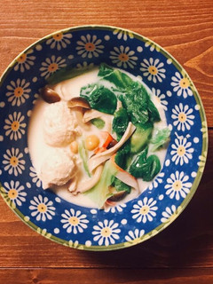 鶏団子とレタスの豆乳スープ-レシピのメイン写真