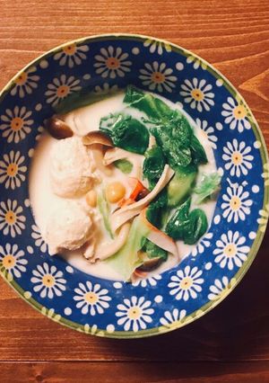 鶏団子とレタスの豆乳スープ-レシピのメイン写真