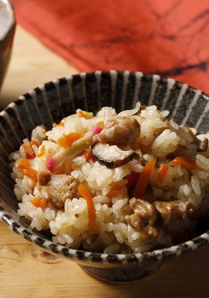 炊飯器で簡単！鶏肉と舞茸の炊き込みご飯-レシピのメイン写真
