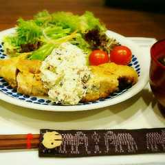 รูปของ チキン南蛮(梅ちりめんのタルタルソース)