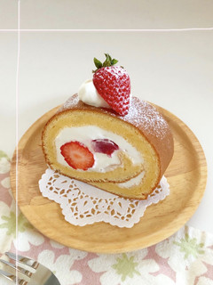 苺ソースの♡ふわふわシフォンロールケーキ-レシピのメイン写真