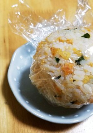 天かす おにぎり (鮭)-レシピのメイン写真