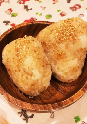 残りごはんで香ばしく♡ごまおにぎり-レシピのメイン写真