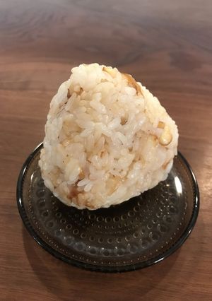 スモークチーズとおかかのおにぎり-レシピのメイン写真