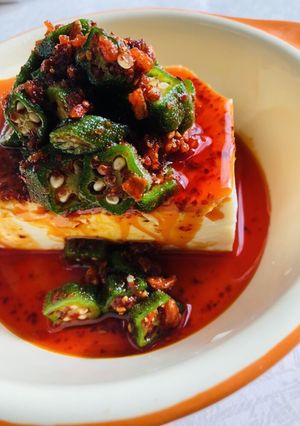 食べるラー油とおくらの冷奴-レシピのメイン写真